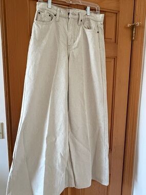 Banana Republic Wide-Leg Jeans in Cream